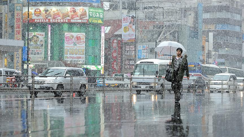 Japonya'da erik yağmuru alarmı: 360 bin kişi için tahliye çağrısı