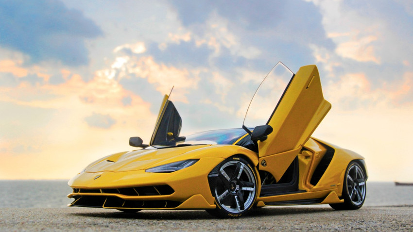 Lamborghini tamamen benzinle çalışan son süper otomobilini sattı