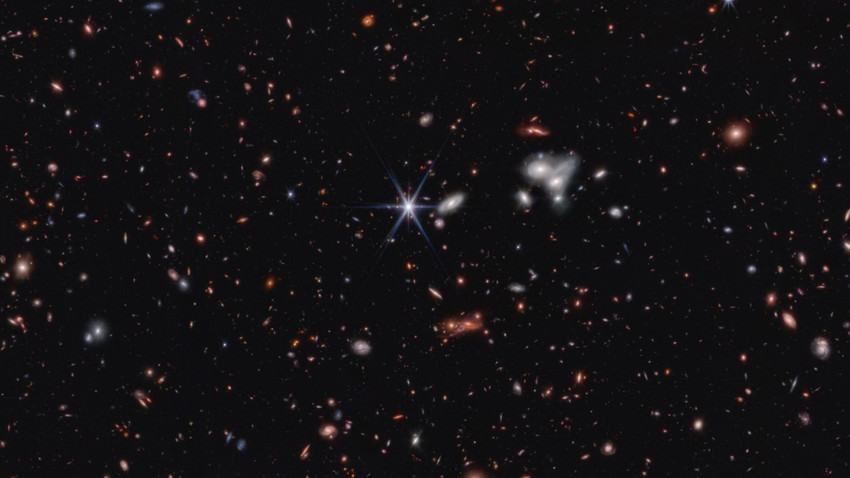 James Webb teleskobu en uzak süper kütleli kara deliği yakaladı