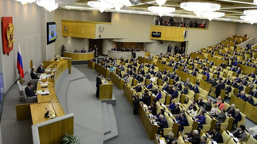 Rus parlamentosundan cinsiyet değiştirme yasağına onay
