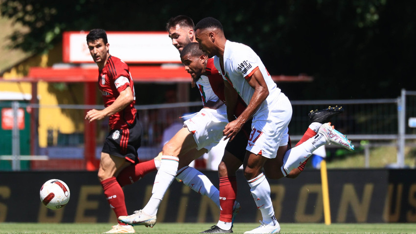 Beşiktaş-Augsburg maçı 79. dakikada iptal edildi