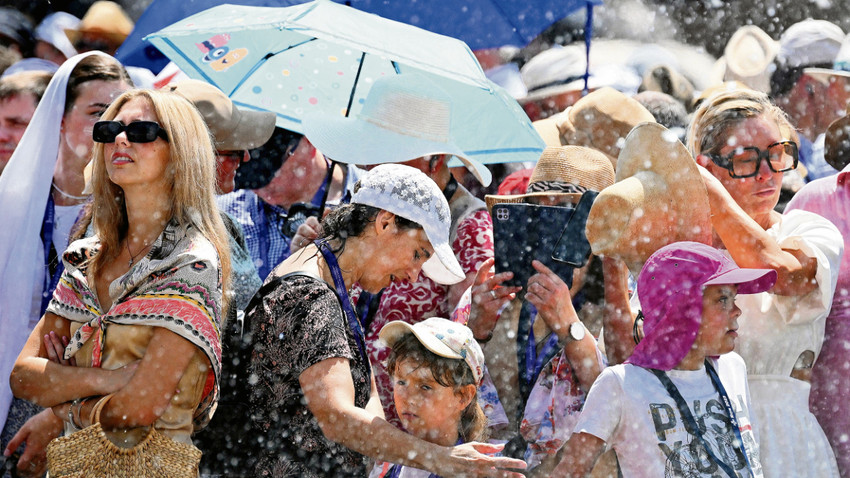 Avrupa’da boğucu sıcaklar turizm sezonunun en yoğun günlerine rastladı. En çok etkilenenler başta İtalya, İspanya ve Yunanistan olmak üzere Akdeniz ülkeleri oldu. Sıcak dalgasının yıl boyu sürmesi bekleniyor (Fotoğraf: Getty Images)