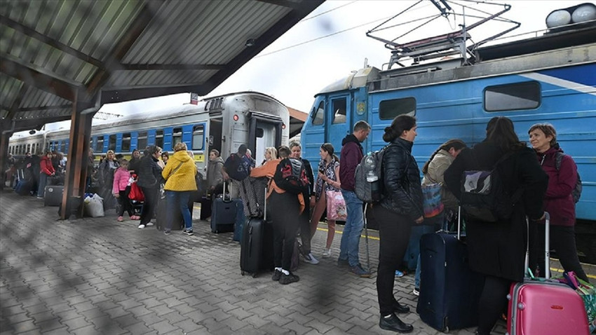 14 milyona yaklaştı: Son 24 saatte 33 bini aşkın Ukraynalı Polonya sınırını geçti