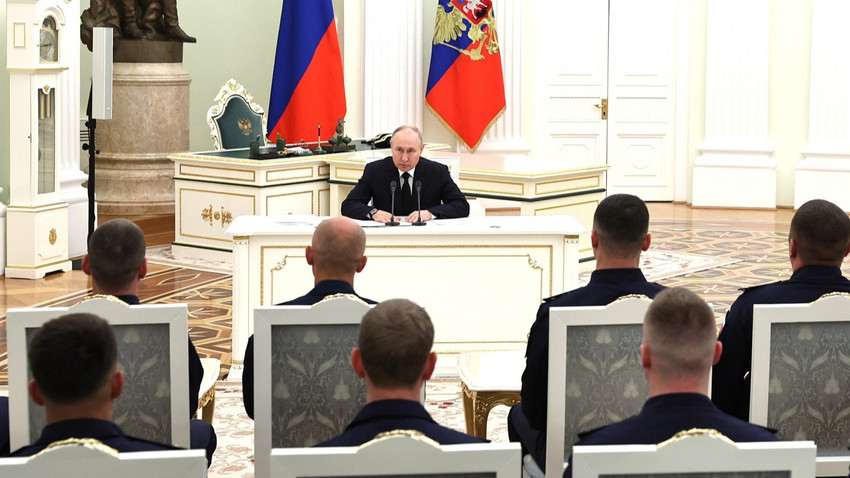The Guardian yazdı: Ruslar Putin'e daha ne kadar tahammül edecek?