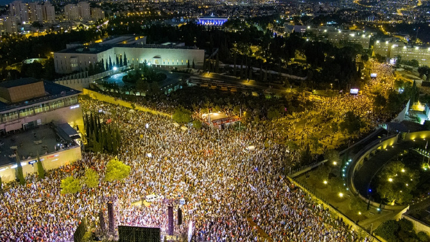 İsrail'in güneyinde yargı düzenlemesi karşıtı ve destekçisi gruplar karşılaşınca havaya ateş açıldı