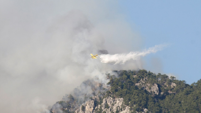 Antalya Kemer'deki orman yangını 2. gününde: Havadan ve karadan müdahale sürüyor