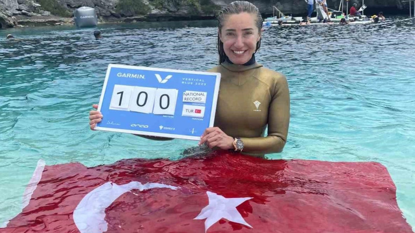 Şahika Ercümen'den Cumhuriyet’in 100. yılında 100 metre rekoru