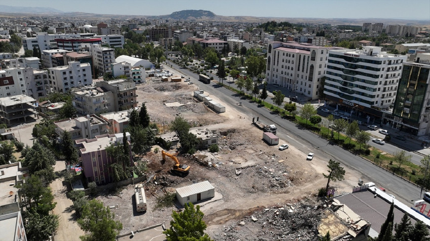 Depremden altı ay sonra büyük yıkıma uğrayan Adıyaman.