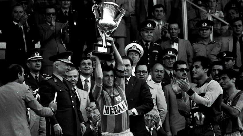 Fotoğraf: Fatih Terim, Kenan Evren - 1982 Devlet Başkanlığı Kupası - 16/6/1982 - Arşiv
