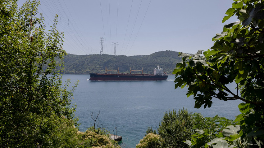 22 Temmuz 2023'te İstanbul Boğazı'ndan geçen bir gemi (Fotoğraf: Ivor Prickett/The New York Times)