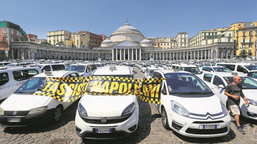 İtalya taksi krizini sayıyı artırarak çözüyor