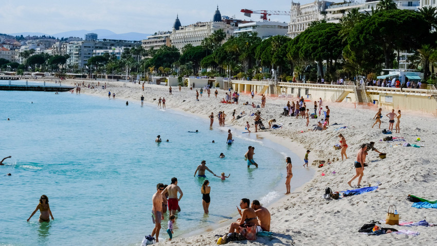Cannes plajları doluluk oranıyla dikkat çekiyor