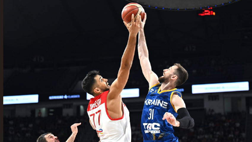 A Milli Erkek Basketbol Takımı Ukrayna'yı 85-72 yenerek yarı finale yükseldi