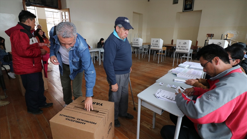 Suikastlerin gölgesinde başkanlık seçimi: Ekvador'da seçim ikinci tura kaldı