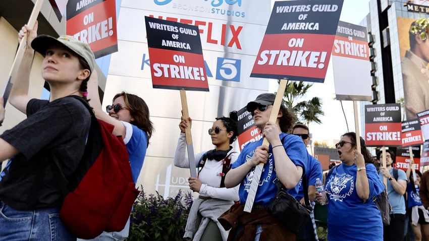 Hollywood stüdyoları son teklifini yaptı: Yazarlar greve devam dedi