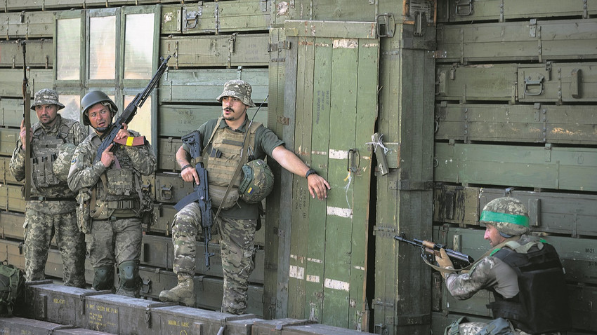 Donetsk Oblast’ta tatbikat yapan Ukraynalı askerler. Fotoğraf: Getty Images