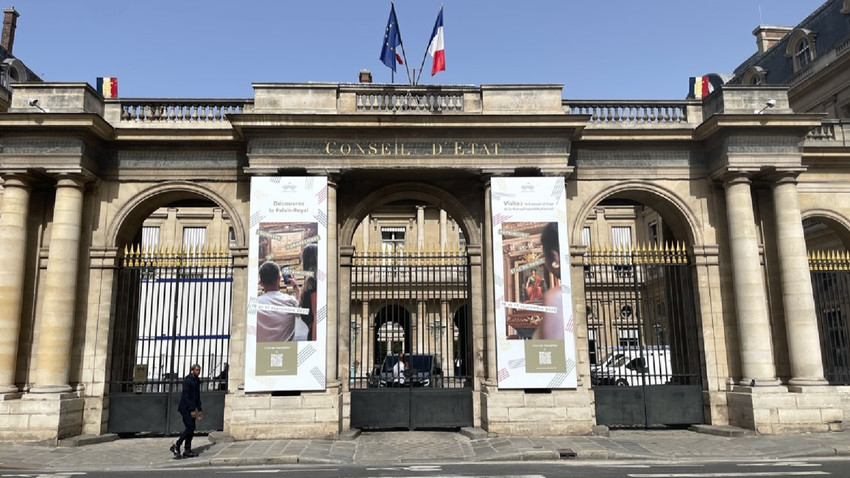 Fransa'da Danıştay okullarda abayaya izin vermedi
