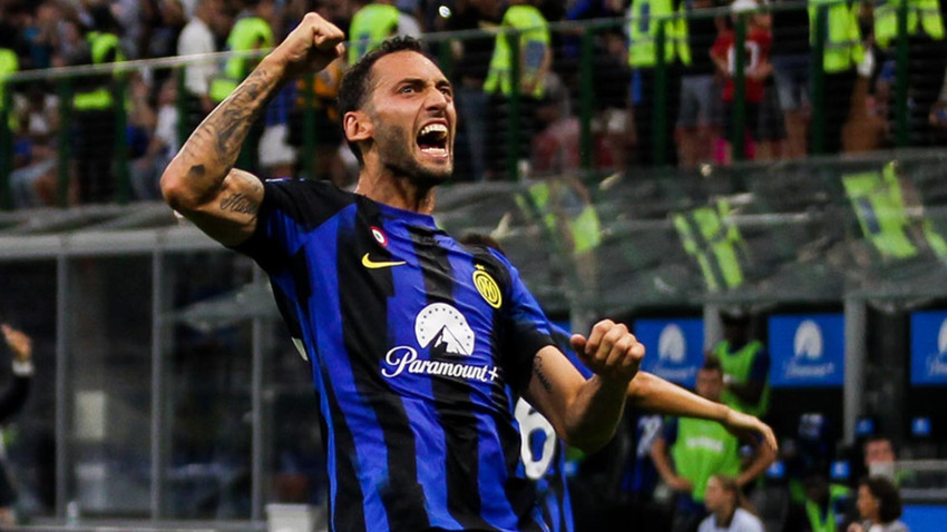 Inter Hakan Çalhanoğlu'nun gol attığı derbide Milan'ı farklı yendi