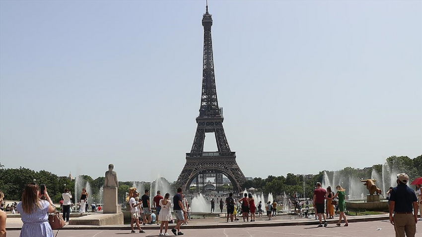 Paris Nefes Alıyor: Şehir gün içinde araç trafiğine kapatıldı
