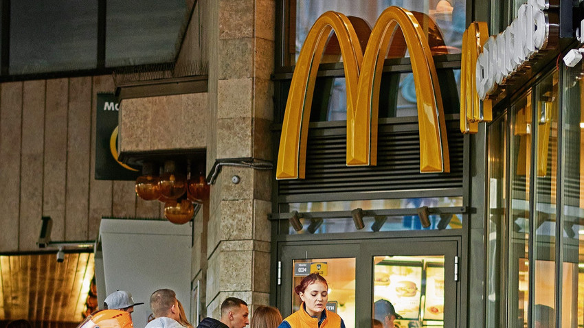 McDonald’s’ın kendi raporlaırna göre 2021 emisyonları 2015’teki en düşük seviyeden yüzde 12 daha yüksekti.