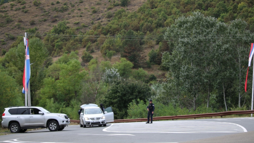 Kosova, Sırbistan'dan tüm askeri birliklerini sınır hattından çekmesini talep etti