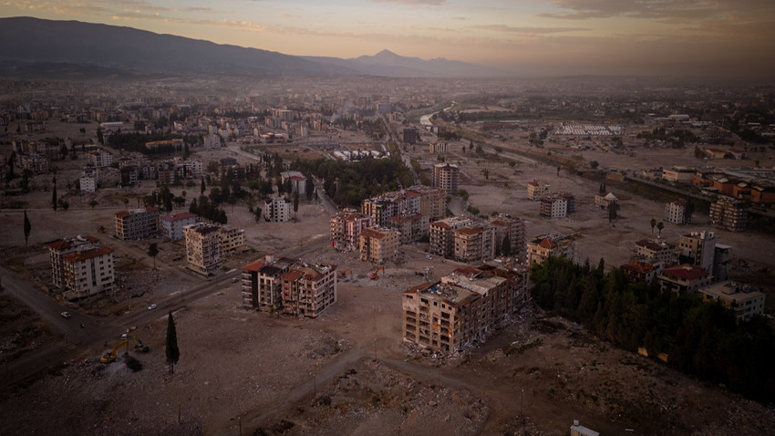 Antakya'da depremde hasar gören binalar, Türkiye, 12 Eylül 2023 (Fotoğraf: Nicole Tung/The New York Times)