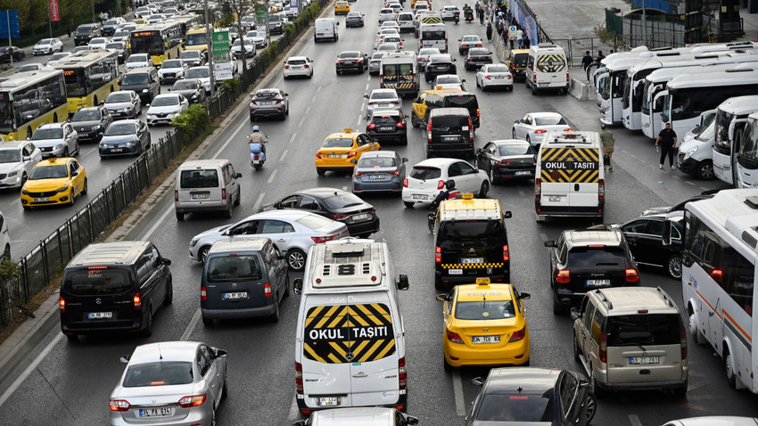 İstanbul'da haftanın ilk günü trafikle başladı