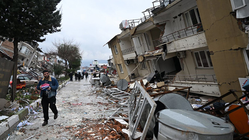 Hatay'da depremde 99 kişinin öldüğü binayla ilgili 2 şüpheli tutuklandı