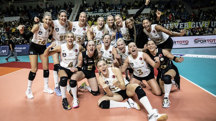 Fenerbahçe Opet'i 3-2 mağlup eden VakıfBank kupayı aldı