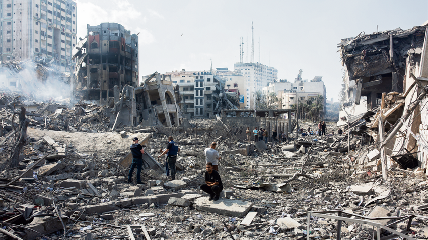 Gazze kentinin “lüks mahallesi” olarak  bilinen Al-Rimal bu hale geldi.  (Fotoğraf: Samar Abu Elouf / The New York Times)