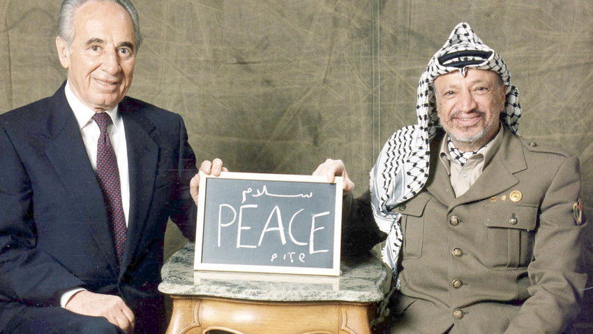 İsrail lideri Şimon Peres ile Filistin lideri Arafat 1994 yılında Nobel Barış Ödülü’ne değer görülmüştü. (Fotoğraf: DepoPhotos)