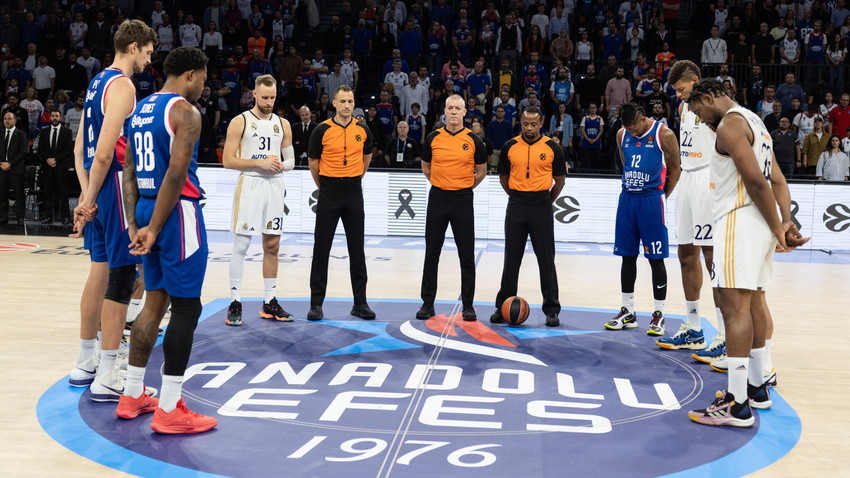 Anadolu Efes'ten 'saygı duruşu' açıklaması