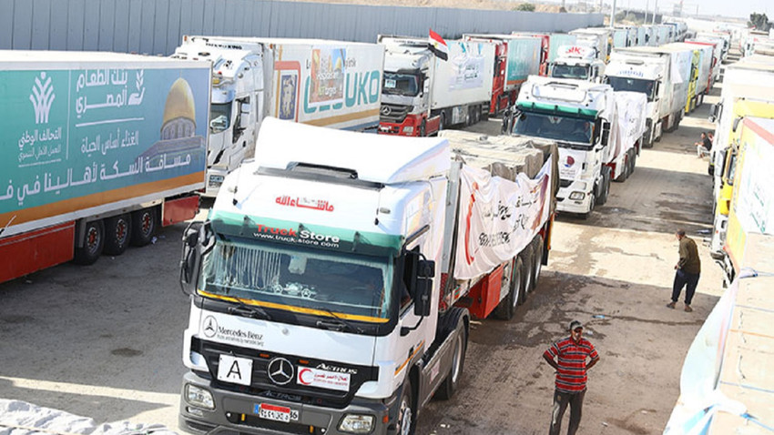 Mısır Kızılayı: Refah Sınır Kapısı'ndan Gazze'ye giren ilk yardım konvoyu 20 tırdan oluşuyor