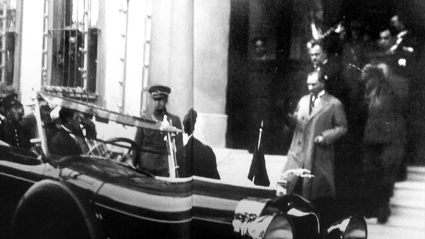 Atatürk 1928 yılında İş Bankası Yenicami şubesini ziyaret etti.