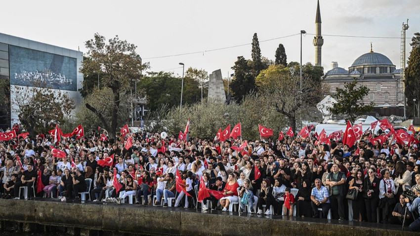 Cumhuriyet'in 100. yıl dönümü etkinliklerine ilgi büyük oldu, trafik kilitlendi