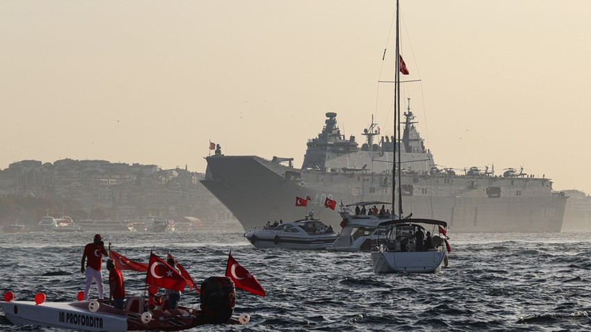 İstanbul Boğazı’ndan tarihi geçiş