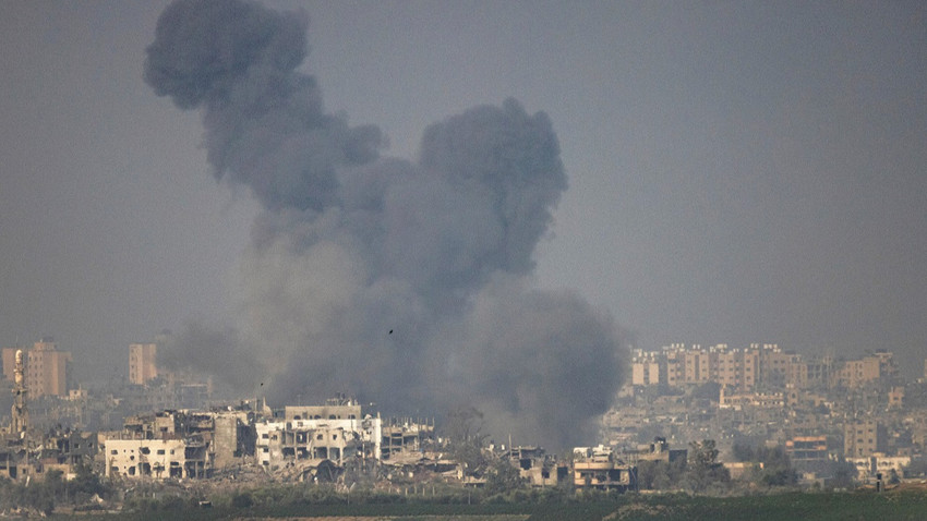 Bir İsrail hava saldırısının ardından Gazze'nin kuzeyinden yükselen dumanlar, 28 Ekim Cumartesi, Sderot (Fotoğraf: Tamir Kalifa/The New York Times)