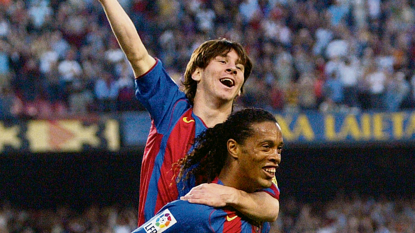 Messi, 1 Mayıs 2005’te “akıl hocası” Ronaldinho’nun pasıyla Albacete’ye attığı golü kutluyor. (Fotoğraf: Getty Images)