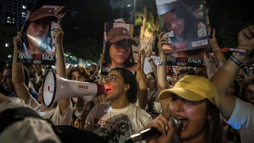 Tel Aviv'de, insanlar İsrailli rehinelerin evlerine dönmesi için derhal harekete geçilmesini talep etti, 4 Kasım (Fotoğraf: Sergey Ponomarev/The New York Times)