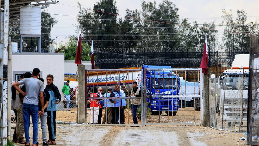 İsrail'in izin verdiği 25 bin litre yakıt Gazze'ye ulaştı
