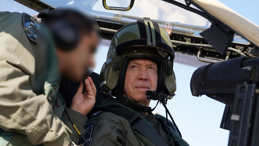 İsrail Savunma Bakanı Gallant Gazze'ye bombardımanı helikopterden takip etti