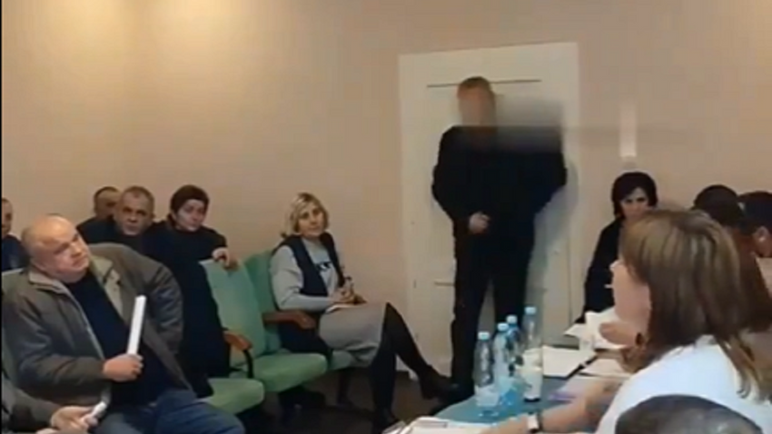 Ukrayna'da bir milletvekili, yerel meclis toplantı sırasında el bombaları patlattı