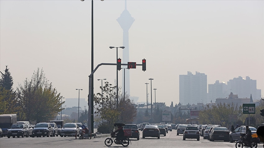 İran'da hava kirliliği arttı: Eğitim çevrim içi yapılacak