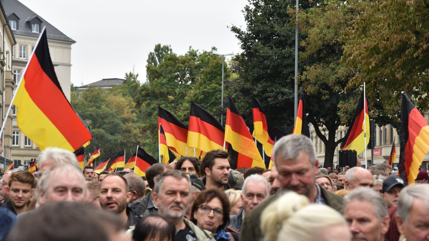 Almanya'da aşırı sağcı AfD partisinin oyları tekrar yükselişte