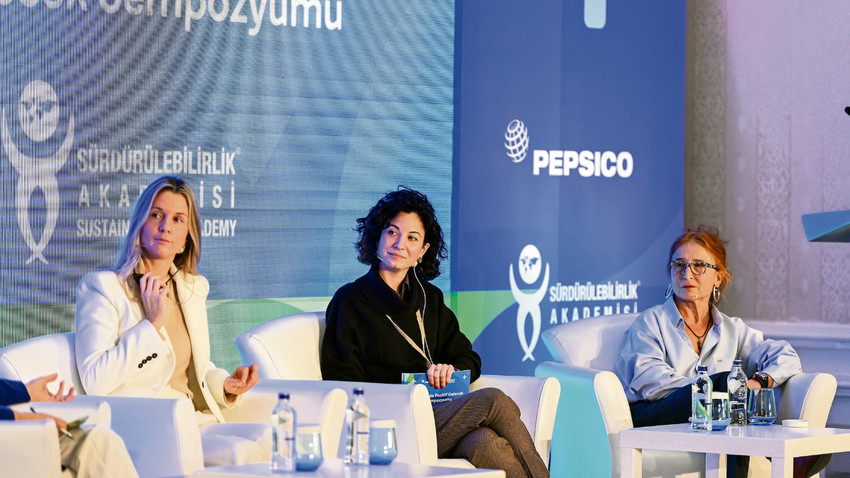 PepsiCo Vakfı Avrupa Bölgesi Lideri Andrea Pont Capell, Anadolu Meraları CEO’su Yasemin Kireç ve  İstanbul Üniversitesi  İktisat Fakültesi, İktisat Teorisi Ana Bilim Dalı Öğretim Üyesi Prof. Dr. Havva Tunç. (Soldan sağa.)