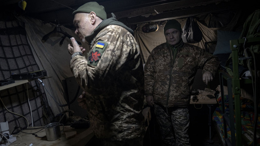 Ukrayna'nın Zaporijya cephesinde görevli Ukraynalı sağlık ekipleri askerler gibi siperlerde kalıyor