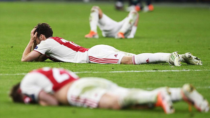 Amatör küme takımına elenen Ajax'tan taraftarlara 'utanç' tazminatı: Yol ve bilet paraları geri ödenecek