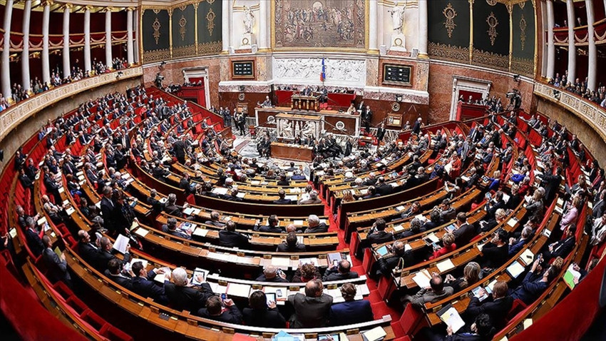 Fransa'da tartışmalı göç yasası Anayasa Konseyi'ne taşındı