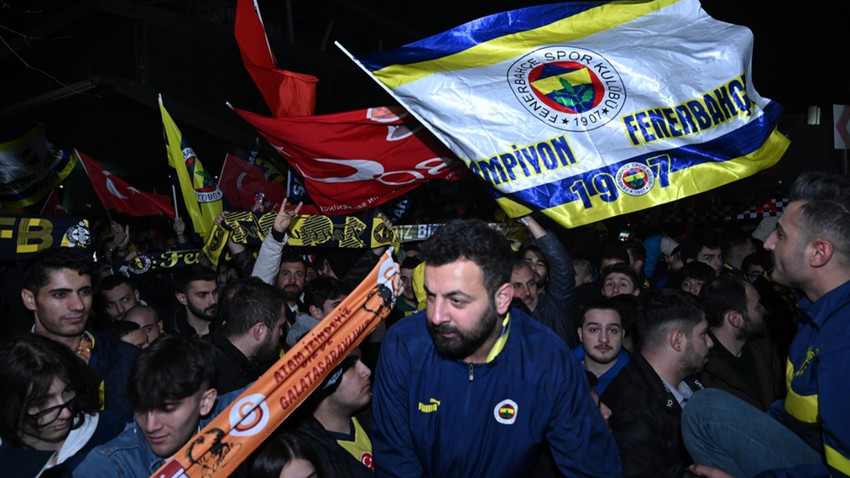 Fenerbahçe kafilesini taşıyan uçak Sabiha Gökçen Havalimanı'na indi
