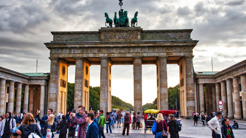 Almanya federal hükümetini 2024'te birçok alanda zorluklar bekliyor